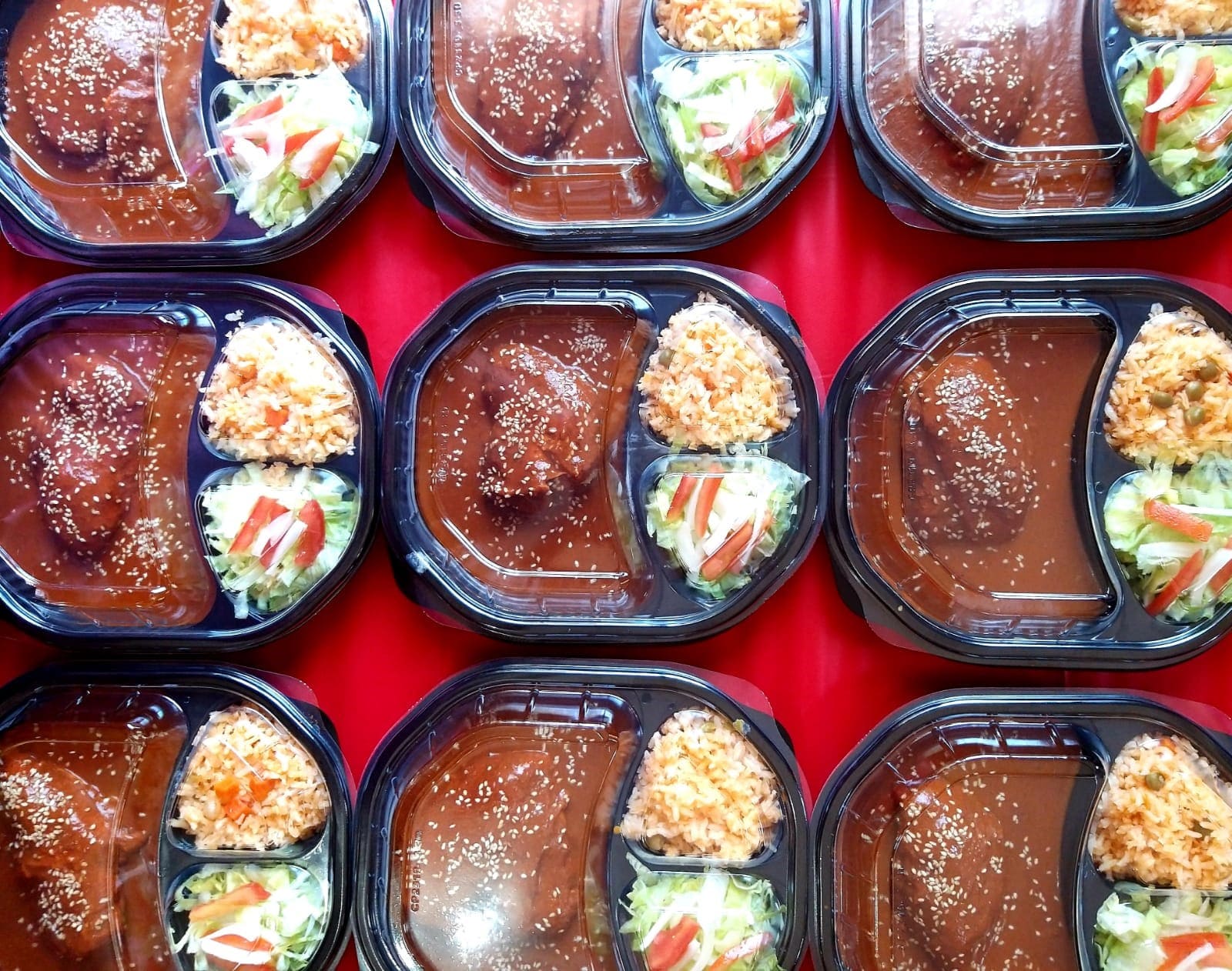 Sandwichón con ensalada y coditos